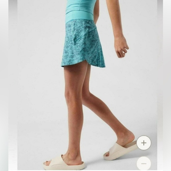 Athleta Girl Run the World Skort, Size M 8-10, in Pebbles Texture Gulf Teal Blue - Picture 13 of 14